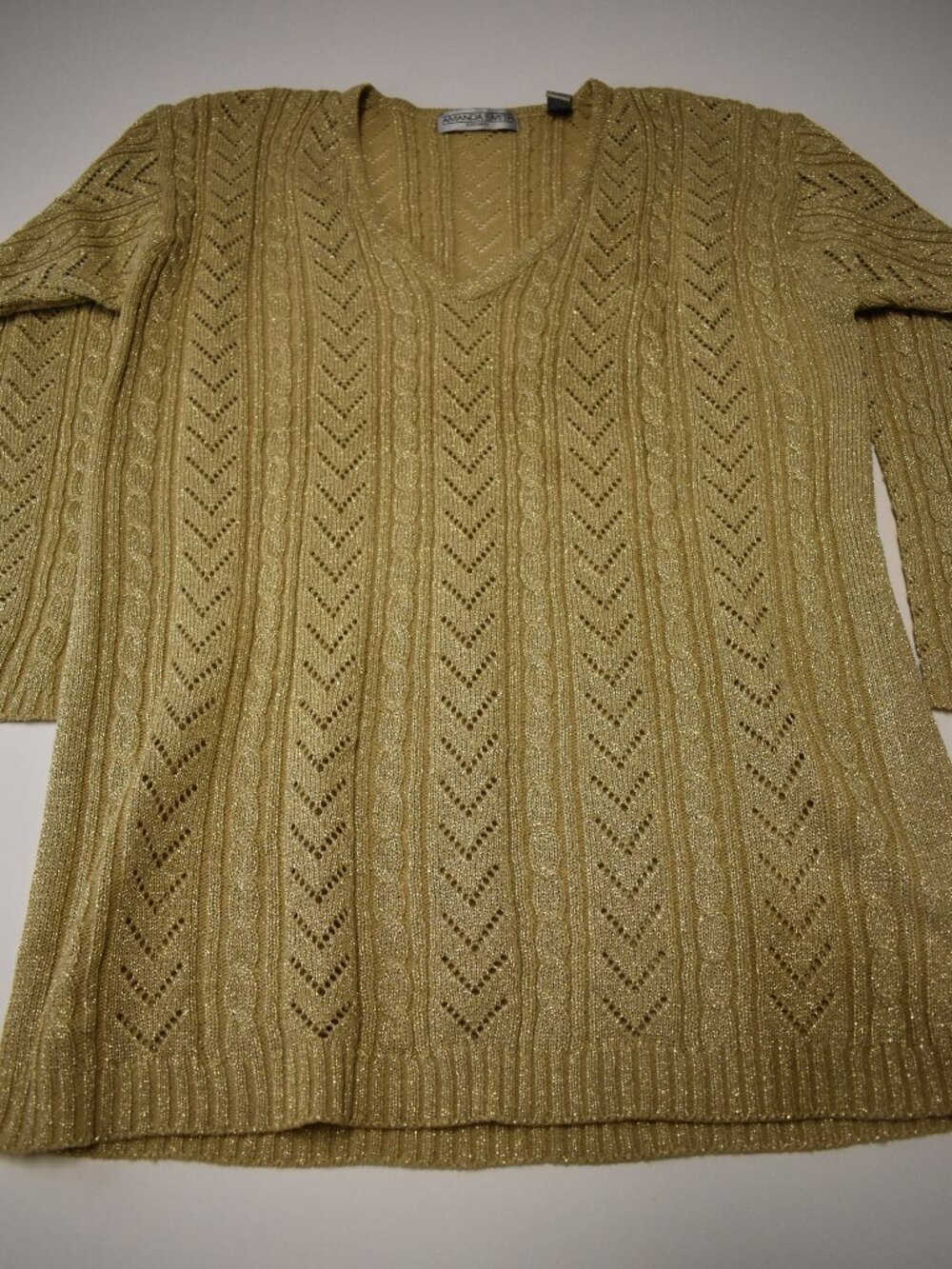 Medium Vintage Amanda Smith Evening Gold Metallic Cable Knit Openwork V Neck